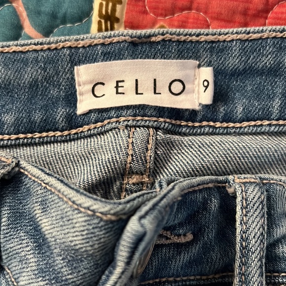 Cello Size 9 High Rise Straight distressed Jeans - Picture 6 of 7